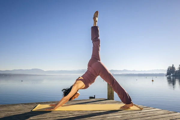 Donna di yoga — Foto Stock