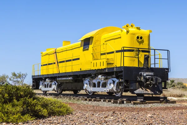 Tren amarillo —  Fotos de Stock