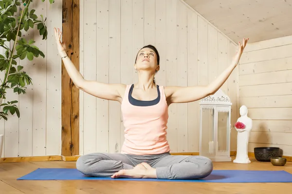 Yoga kvinna — Stockfoto