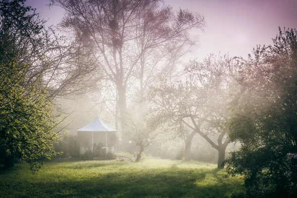 Paviljoen in de tuin — Stockfoto