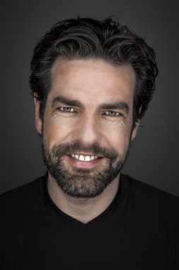 Sakallı adam