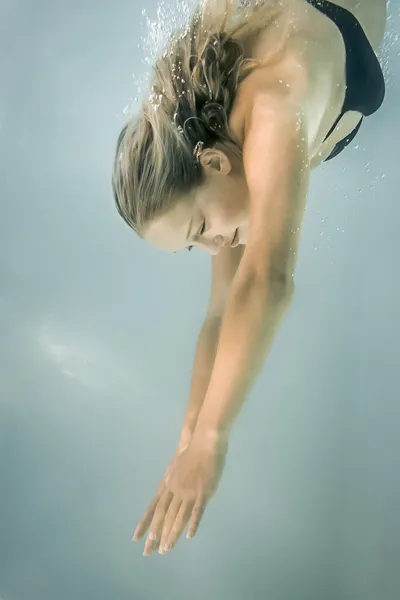 Žena potápění — Stock fotografie