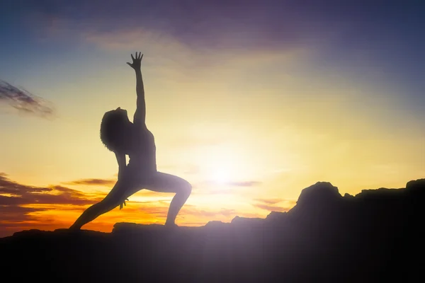 Ioga mulher nascer do sol — Fotografia de Stock