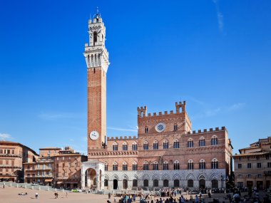 İtalya'da Siena kule