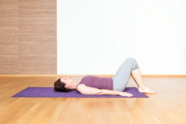 Yoga vrouw — Stockfoto