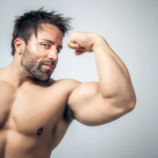 Musculação homem — Fotografia de Stock