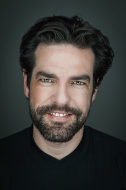 Sakallı adam