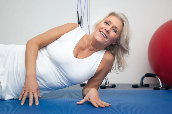 Fitness volwassen vrouw — Stockfoto