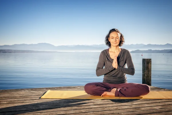 Yoga-Frau — Stockfoto