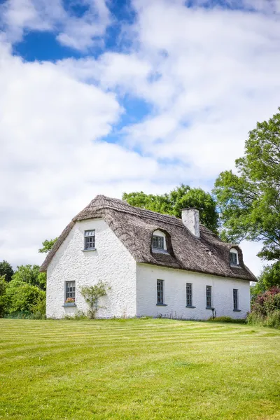 Thatched casa in Irlanda — Foto Stock