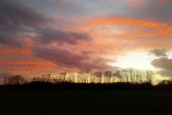 Ein Bild Von Einem Schönen Sonnenuntergang Himmel Mit Roten Wolken — Stockfoto