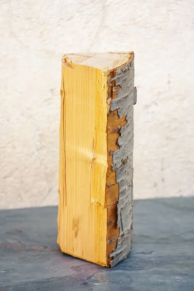 Een Afbeelding Van Een Enkel Stuk Brandhout — Stockfoto