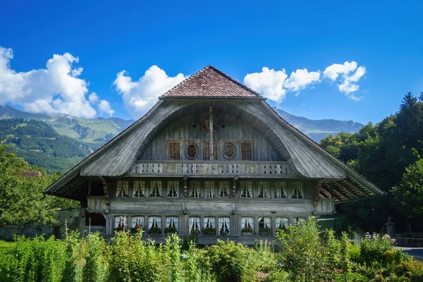 Obraz Tradičního Dřevěného Domu Švýcarských Alpách — Stock fotografie