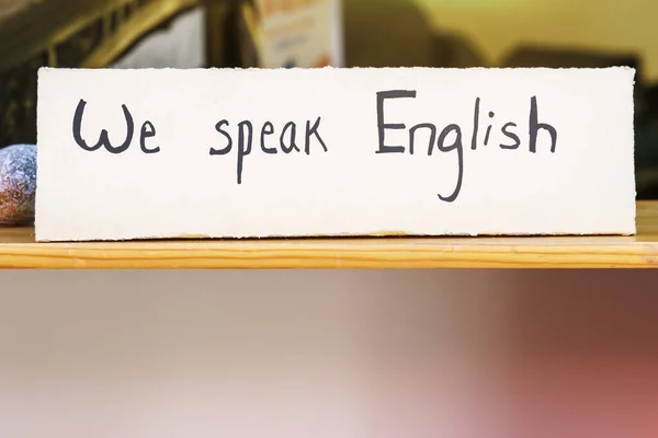 Μια Εικόνα Ενός Χεριού Γραμμένο Μιλάμε Αγγλικά Σημάδι — Φωτογραφία Αρχείου