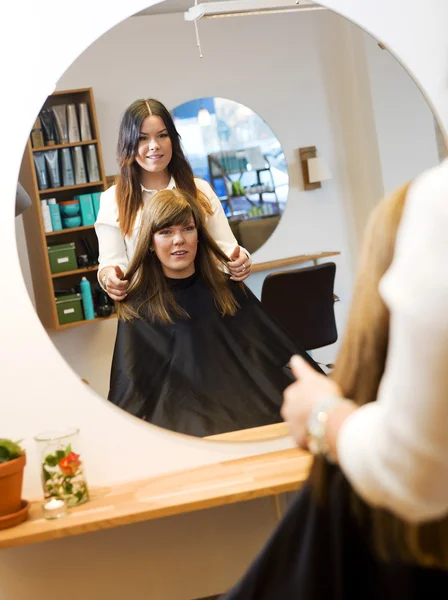 Situation im Schönheitssalon — Stockfoto