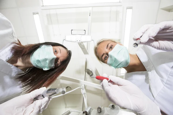 Dentista e enfermeiro — Fotografia de Stock