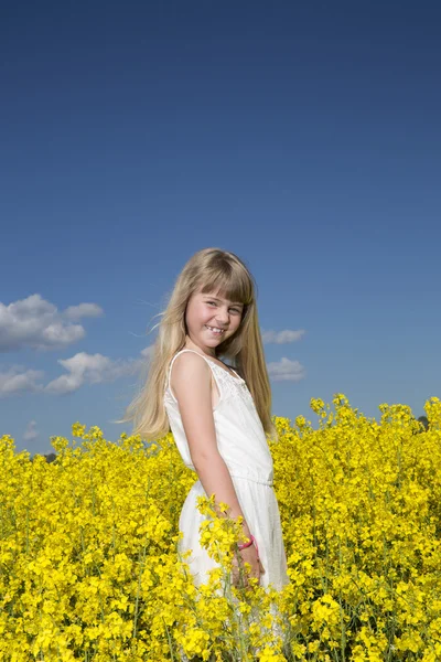 Junges Mädchen Sommer Porträt — Stockfoto