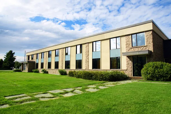 Small business building or school perspective shot — Stok fotoğraf