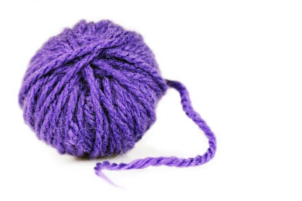 激烈紫色羊毛或纱球 — 图库照片