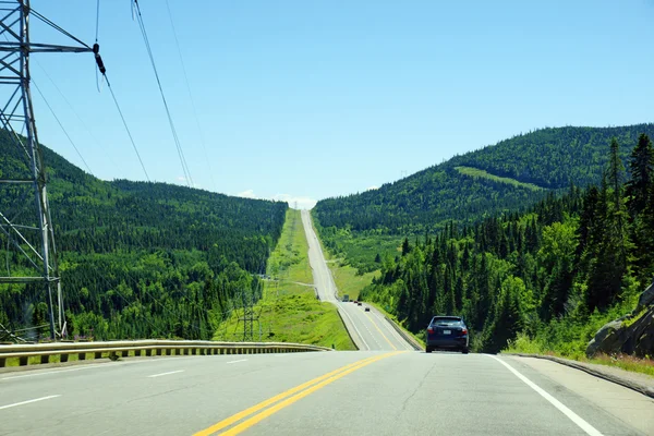Route montagneuse dans le nord du Canada — Photo