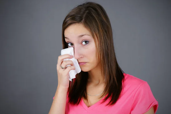 Młoda kobieta płacze — Zdjęcie stockowe