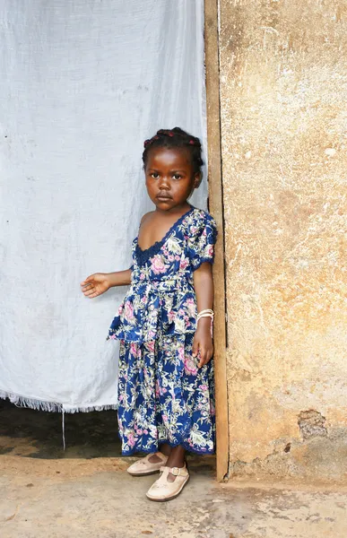 严重的非洲小女孩 — 图库照片