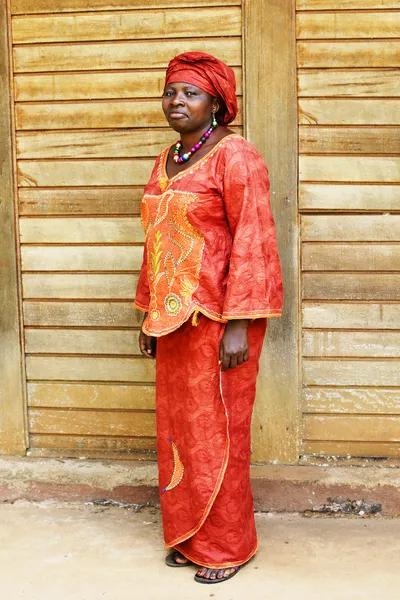 Mulher negra africana em roupas tradicionais — Fotografia de Stock