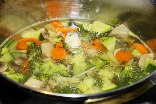 Boiling vegetables — Stock Photo, Image