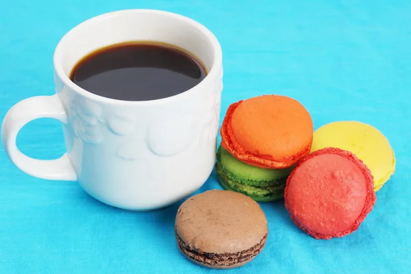 Coffee and macarons on blue — Stock Photo, Image