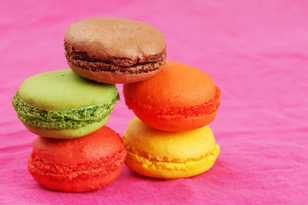 Pile of macaroons on pink — Stock Photo, Image