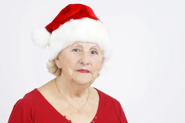 Wanita senior dengan topi Natal — Stok Foto