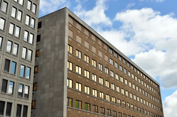 iki yüksek doğmak ve mavi gökyüzü