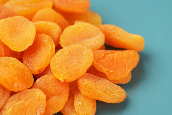 Dried apricots on blue plate — Stock Photo, Image