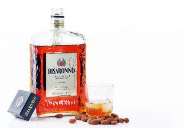 Amaretto badem fındık likörü