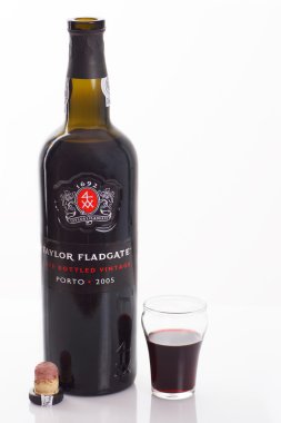 Fladgate porto şişenin dikey