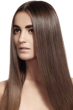Sağlık, güzellik, sağlık, saç bakım, kozmetik ve makyaj. Güzel moda saç modeli. Kadın model parlak düz uzun saç ve moda doğal makyaj ile. Seksi kız