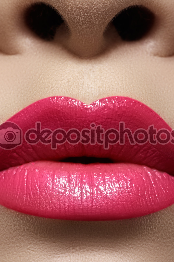 Closeup of woman's lips with bright fashion lipstick makeup — Stock Photo © Seprimoris 48057693