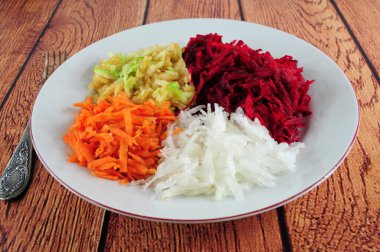 pancar, şalgam, havuç ve elma salatası