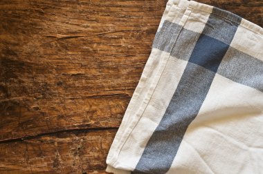 ahşap masa arka plan üzerinde masa örtüsü