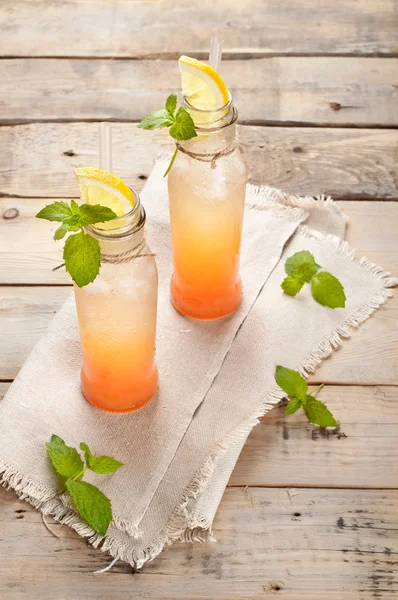 Frischer Grapefruit-Cocktail — Stockfoto