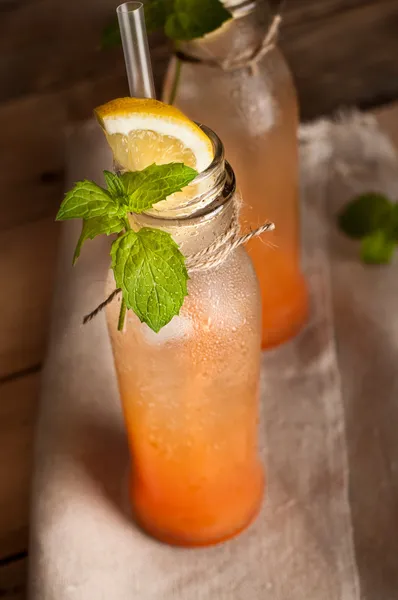 Frischer Grapefruit-Cocktail — Stockfoto