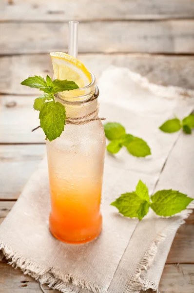Färsk grapefrukt cocktail — Stockfoto