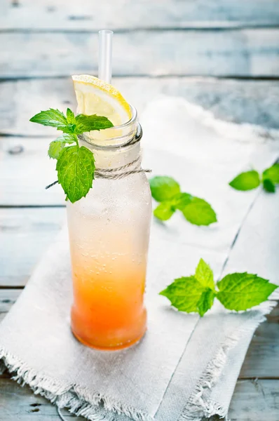 Frischer Grapefruit-Cocktail — Stockfoto