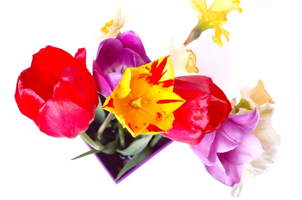 Vazoda çiçek buketi