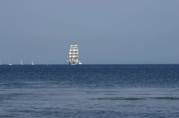 Fluyendo en velero de mar —  Fotos de Stock