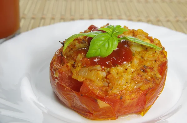 Gebakken gevulde tomatoe — Stockfoto