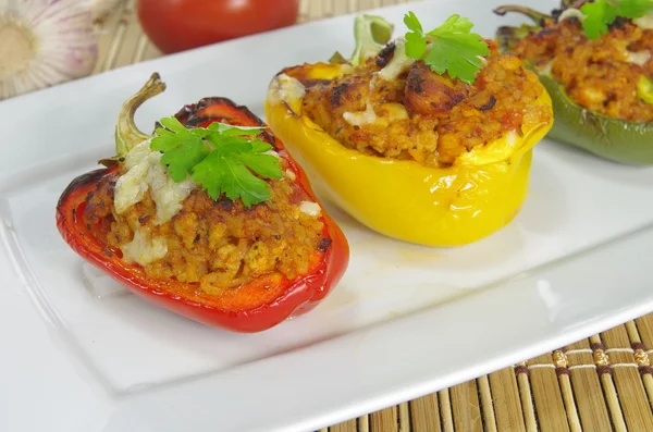 Gefüllter Paprika mit Fleisch und Gemüse — Stockfoto