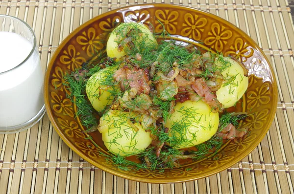 Boiled potato with fried bacon — Stock Photo, Image