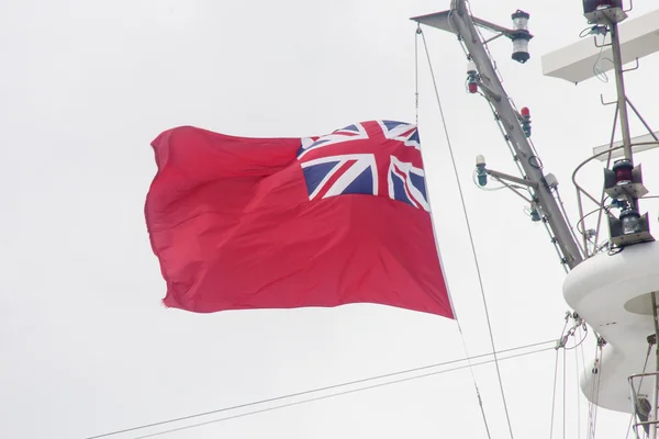 Rüzgarda İngiliz Donanma bayrağı — Stok fotoğraf