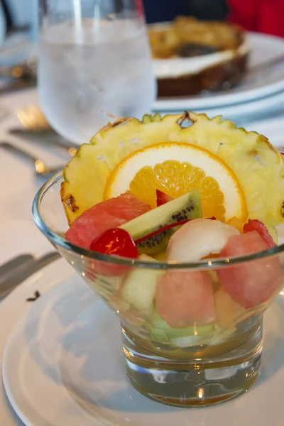 Десерт из фруктового кубка — стоковое фото